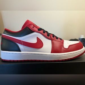 Jordan 1 Low “Bulls”